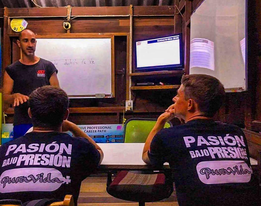 Xavier Gómez formando instructores SSI